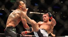 UFC 274: Chandler si připsal brutální KO, Oliveira uspěl v titulovém zápase