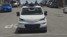 Zklamání z robotických taxíků. Auta na baterky podle vědců spíš škodí