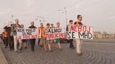 Další protesty na pražské magistrále. Aktivisté žádají plošné zavedení třicítky