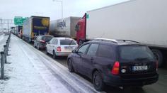 D8 na německé straně zablokovala nehoda, jeden řidič zemřel