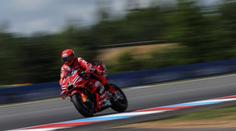 Historicky první sprint MotoGP ovládl Márquez. Výhru mu odmával Staněk