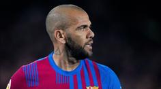 Alves byl odsouzen ke 4,5 roku vězení. Navrch musí zaplatit tučné odškodné