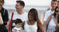 Vzorný taťka Messi si užívá na Ibize synka i krásné Antonelly