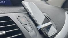 VIDEO: Nemáte v autě držák na telefon? Poradíme vám, jak ho snadno vyrobit