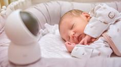 Maminka si najala firmu na hubení hmyzu v bytě. Den poté jí zemřelo miminko
