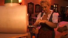 Znojmo se topí v dluzích. Radní navrhli zrušit slavné VINOBRANÍ!