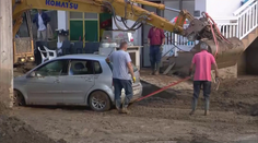 Do bazarů se dostávají auta po povodních. Jsou časovaná bomba, tvrdí experti