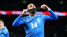 Výhra do nebe. Smutní Řekové v emotivním zápase zaskočili Anglii