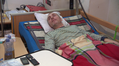 Invalidé se v Česku cítí méněcenní. Na ulici jim pomohou jen dva lidé z deseti
