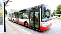 Muž v autobuse na Brněnsku ohrožoval cestující nožem. Lidé ho zpacifikovali