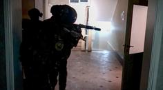 Řež na jihu Ruska. Ozbrojenci zastřelili přes deset policistů a podřízli kněze