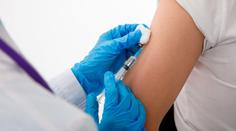Srovnání vakcín proti covidu: Studie odhalila, že některé jsou rizikovější