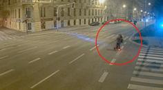 Mladíci jeli na elektrokoloběžce, porušovali při tom pravidla silničního provozu