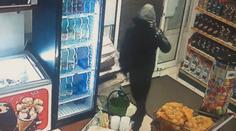 Policisté dopadli lupiče ze staré školy. Za půl roku vyloupil deset benzinek