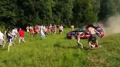 VIDEO HRŮZY: Rallyové auto se řítilo do davu, lidé utíkali