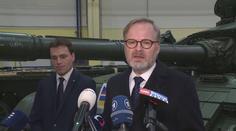 Premiér Fiala navštívil společnost Excalibur Army vyrábějící zbraně a tanky