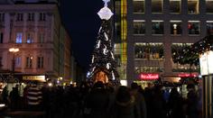 Neznámý zloděj v Ostravě ořezal VÁNOČNÍ STROM! Ztratily se i ozdoby!