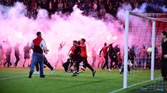 Derby v Edenu se nedohrálo. Na vině jsou výtržnosti fanoušků, ve hře i kontumace