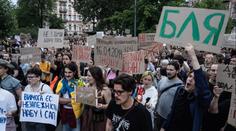 Na Ukrajině vypukly demonstrace. Zelenskyj přesto kontroverzní zákon podepsal
