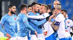 Šest gólů, dvě penalty i dvě červené. Slavia proti Baníku urvala bod