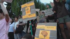 Zelenskyj na Ukrajině dál čelí protestům. Lidé chtějí zpět oblíbeného ministra