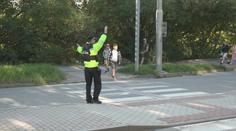 Nová pravidla pro auta. „Školní“ ulice u rodičů budí emoce