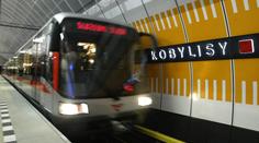 DRAMA V METRU: Černý pasažér vytáhl na revizora pistoli!