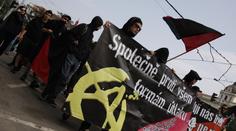 Ve Frýdku-Místku se strhla rvačka. Neonacisté napadli průvod anarchistů