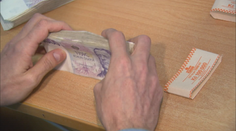Podvodníci obrali muže o statisíce. Vydávali se za pracovníky banky