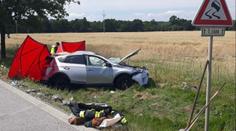 Tragická nehoda na Třeboňsku. Po srážce náklaďáku s auty zemřeli dva lidé