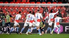 Slavia přehrála Fenerbahce a postupuje, Sparta končí