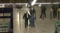 Muž se pohádal s přítelkyní a lehl si pod přijíždějící metro