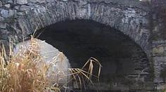 Válka v Českém Krumlově: kamenný most způsobuje záplavy