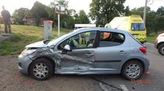 Nehoda na Trutnovsku: V jednom z aut jely děti, lékaři ošetřili 5 lidí