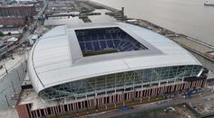 Jako na Titaniku. Novým stadionem Evertonu se prohnala velká voda