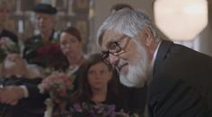 Před hotelem Thermal vzniklo pietní místo. Lidé tam vzpomínají na Bartošku