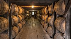Sklad v Kentucky se zhroutil. Do země vyteklo 9000 sudů whiskey