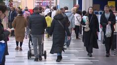 Lidé vzali obchody útokem. Na silvestra skupovali chlebíčky i nealko víno