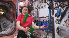 Astronauti na ISS se potýkali se zeleným slizem: Létal všude v kabině