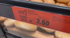 Ceny potravin dále klesají. Zlevňování ale brzy zpomalí, varují ekonomové