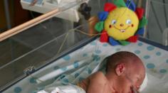 Matka (24) hodila novorozenou holčičku do popelnice