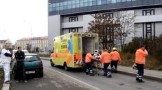 Muž v Praze utíkal před policií, srazilo ho auto