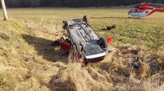 Vlak na Šumpersku smetl osobní auto. Jeho řidič přišel o život