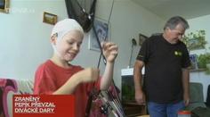 Chlapci, kterého skalpoval opilý řidič, posílají lidé spousty dárků
