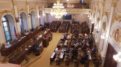 Schváleno. Rodičovský příspěvek se zřejmě zvýší na 350 tisíc korun