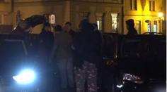 Detektivové GIBS zadrželi dva muže, jeden je z cizinecké policie