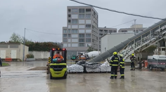 VIDEO: Hasiči v Praze 8 připravili zásoby pytlů. Jsou schopní zabránit pohromám