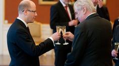 Zeman vs. Sobotka: Snaží se oba ukázat svou sílu?