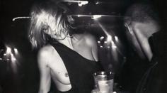 Kate Moss zase ukázala prsa