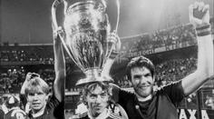 Aston Villa truchlí. Na následky pádu zemřela klubová legenda